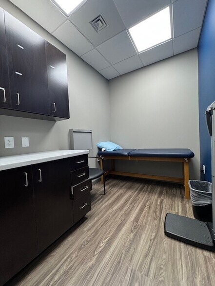 More Photos Of 2006 N Church St, Greensboro Medical For Lease