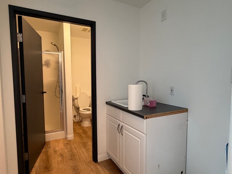 More Photos Of 2575 Fortune Way, Vista Warehouse For Lease