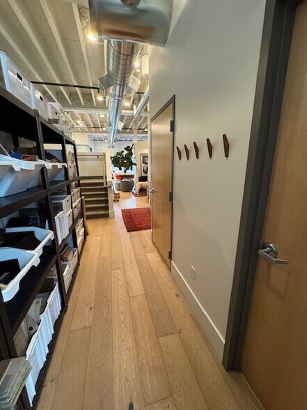 More Photos Of 4554 Forestdale Dr, Park City Showroom For Lease