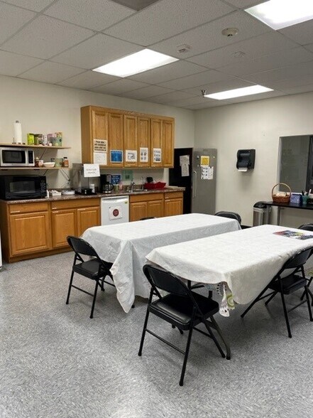 More Photos Of 20600 Plummer St, Chatsworth Manufacturing For Lease