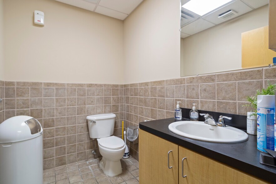 More Photos Of 1690 Roberts Blvd, Kennesaw Warehouse For Sale