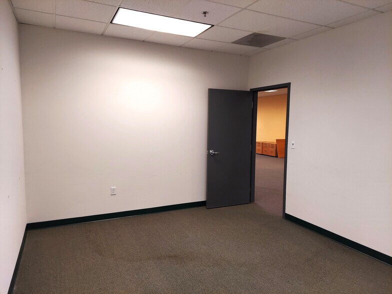 More Photos Of 22375 Broderick Dr, Sterling Office For Sale