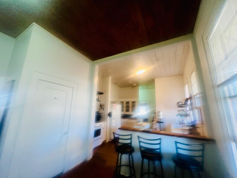 More Photos Of 403 Blanco Rd, San Antonio General Retail For Sale