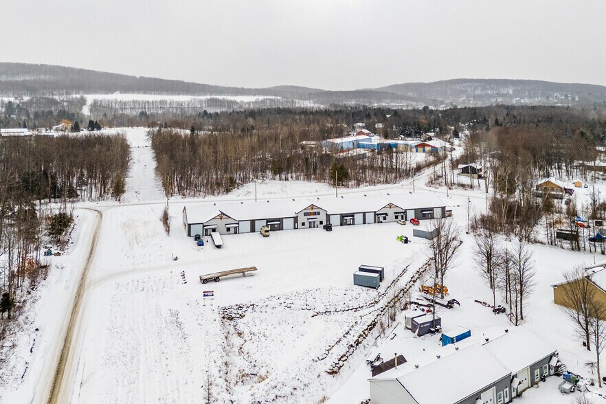 More Photos Of 2300 Rue De L'avenir, Dunham Service For Lease