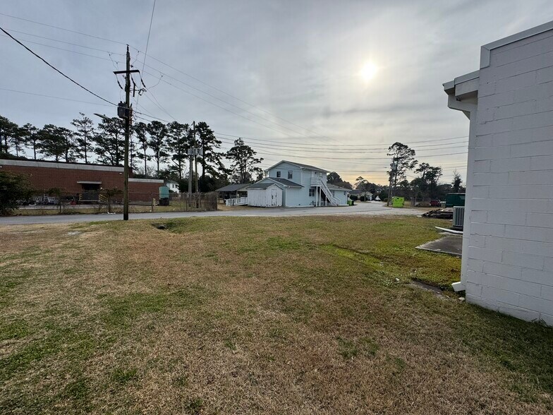 More Photos Of 1412 Live Oak St, Beaufort General Retail For Sale