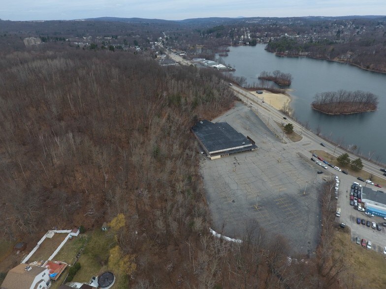 More Photos Of 195 Mill St, Worcester Supermarket For Sale