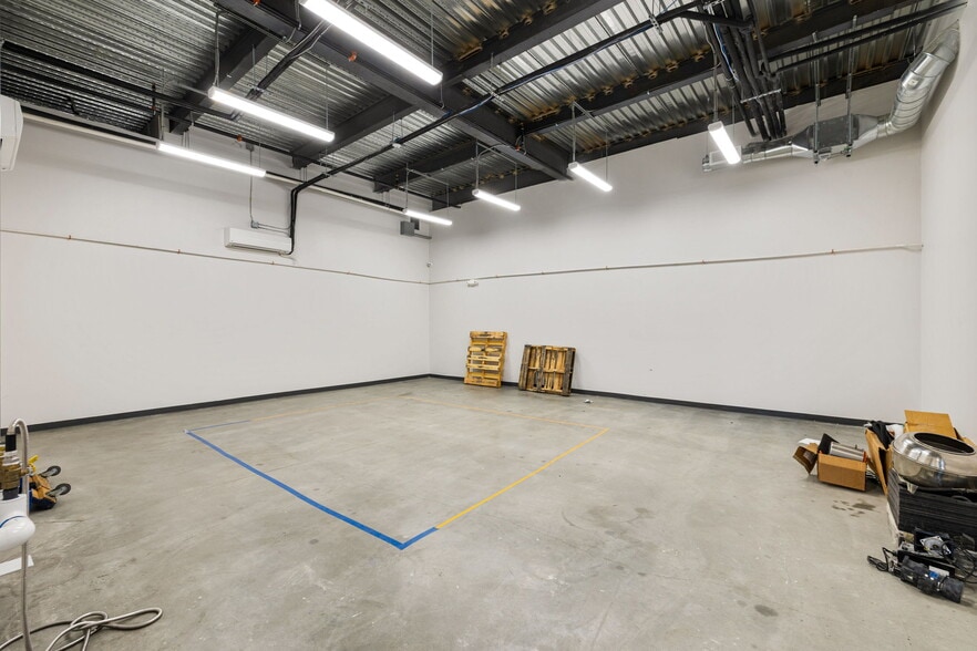 More Photos Of 18194 Blue Dream Crossing, Desert Hot Springs Manufacturing For Sale