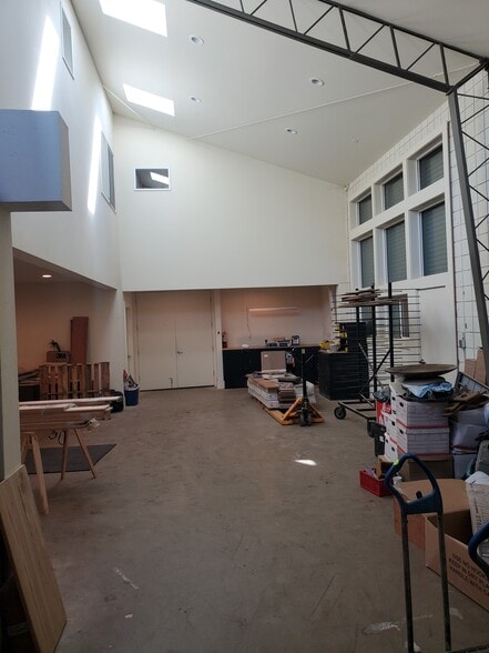 More Photos Of 305 W Cutting Blvd, Point Richmond Flex For Lease