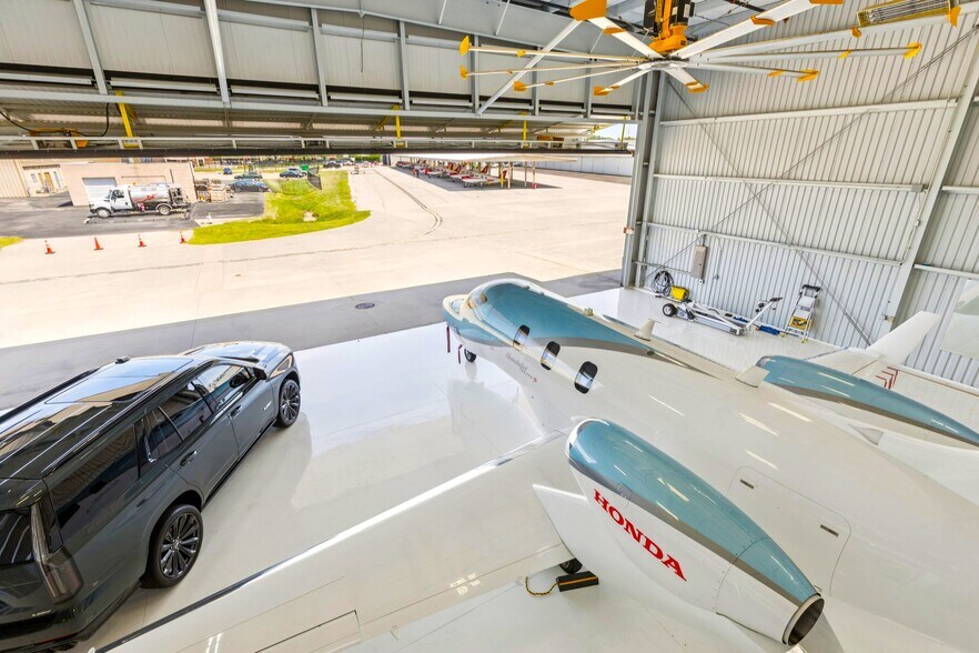 More Photos Of 15809 Addison Rd, Addison Airplane Hangar For Sale