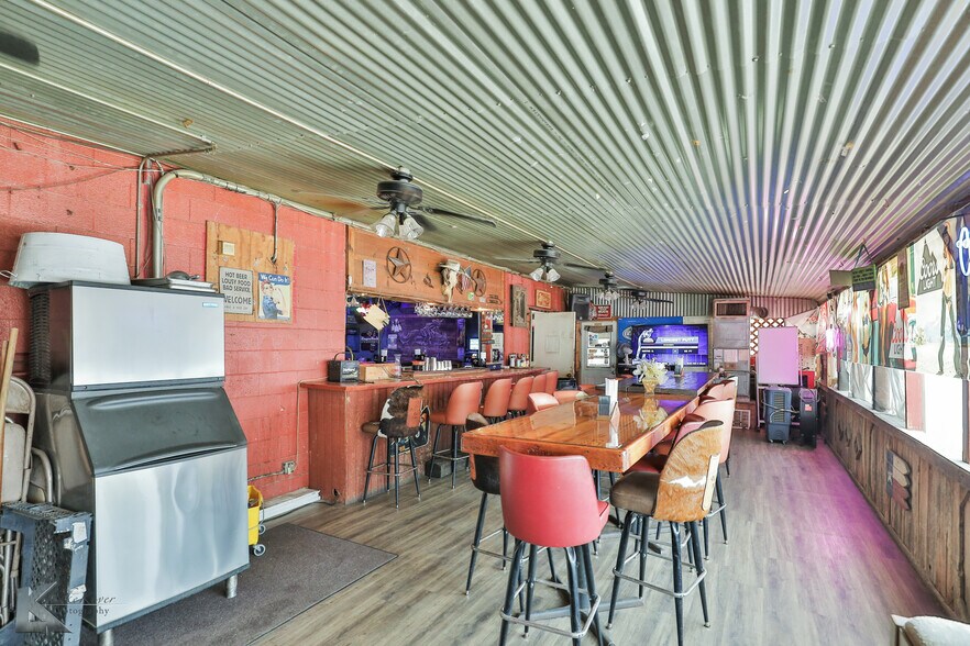 More Photos Of 1841 S Treadaway Blvd, Abilene Industrial For Sale