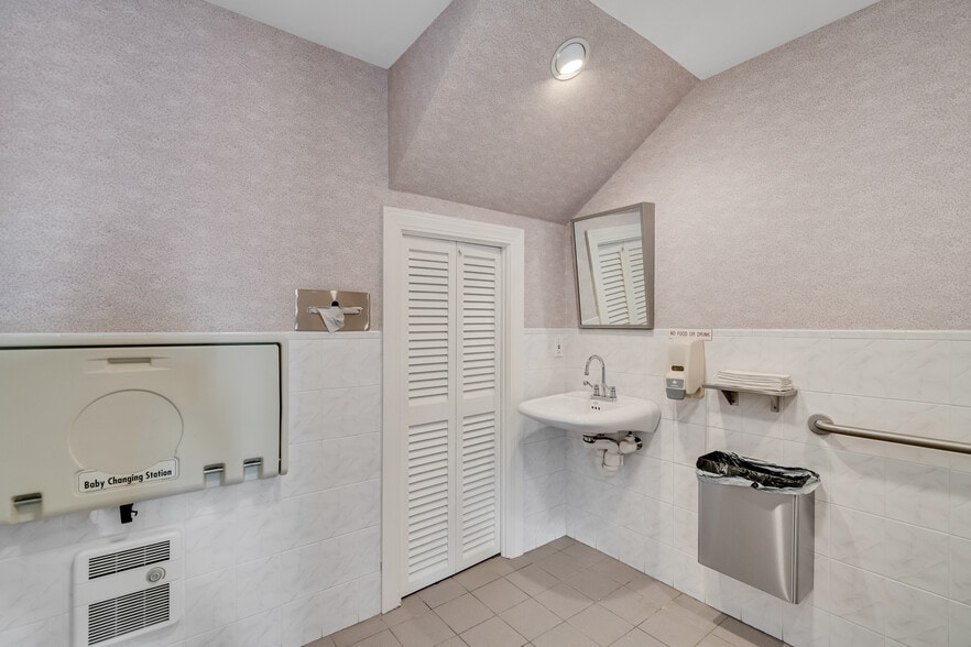 More Photos Of 786 Mount Auburn St, Watertown Funeral Home For Sale