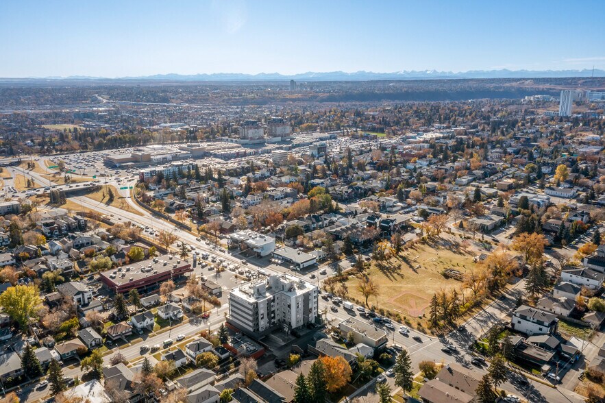 More Photos Of 1507 20 Av NW, Calgary Freestanding For Sale