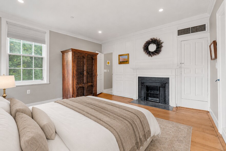 More Photos Of 314 Essex St, Salem Specialty For Sale
