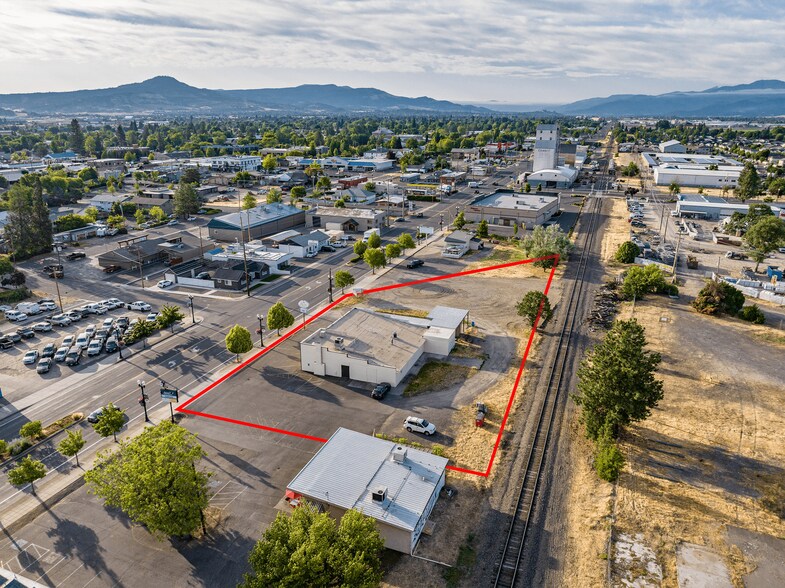 More Photos Of 211 Front St, Central Point General Retail For Sale