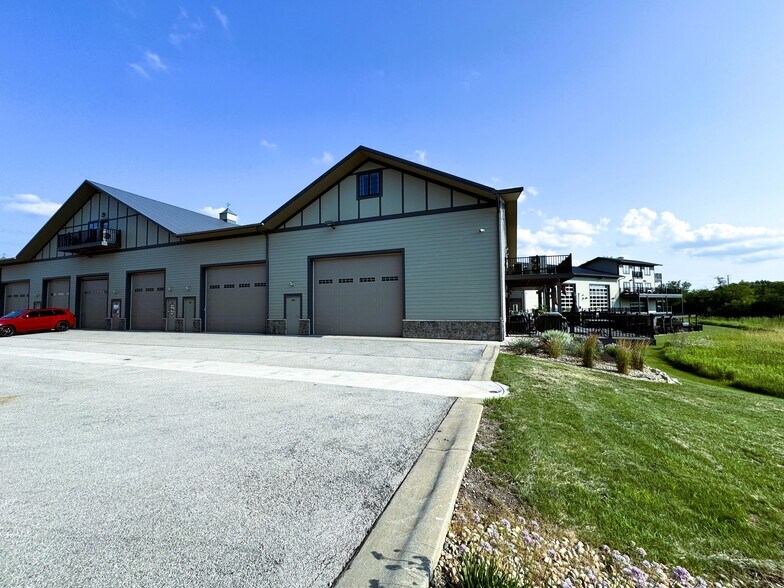 More Photos Of 2108-2260 Ferry Rd, Naperville Showroom For Sale