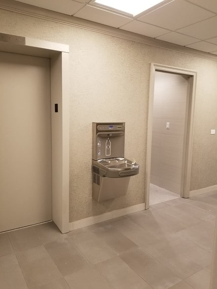 More Photos Of 7366 N Lincoln Ave, Lincolnwood Office For Lease