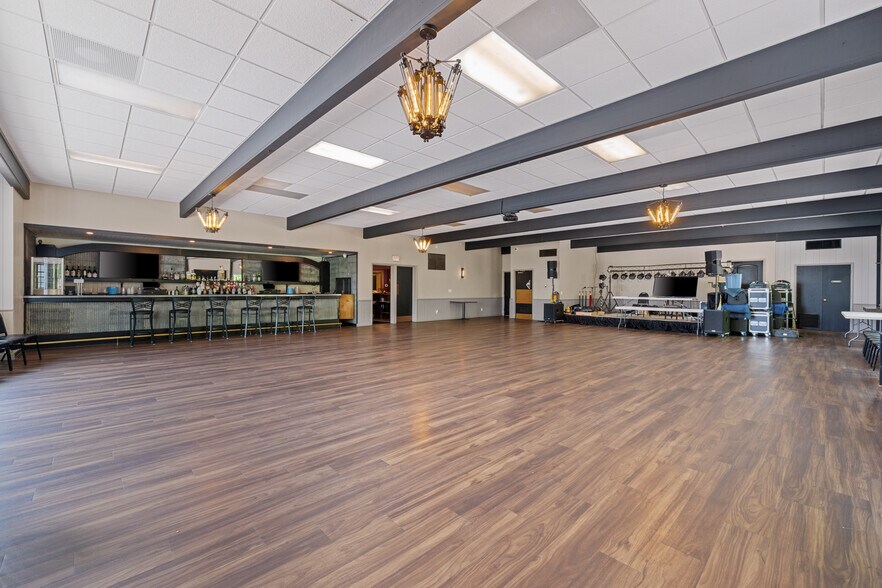 More Photos Of 4919 State Road 144, Hartford Restaurant For Sale