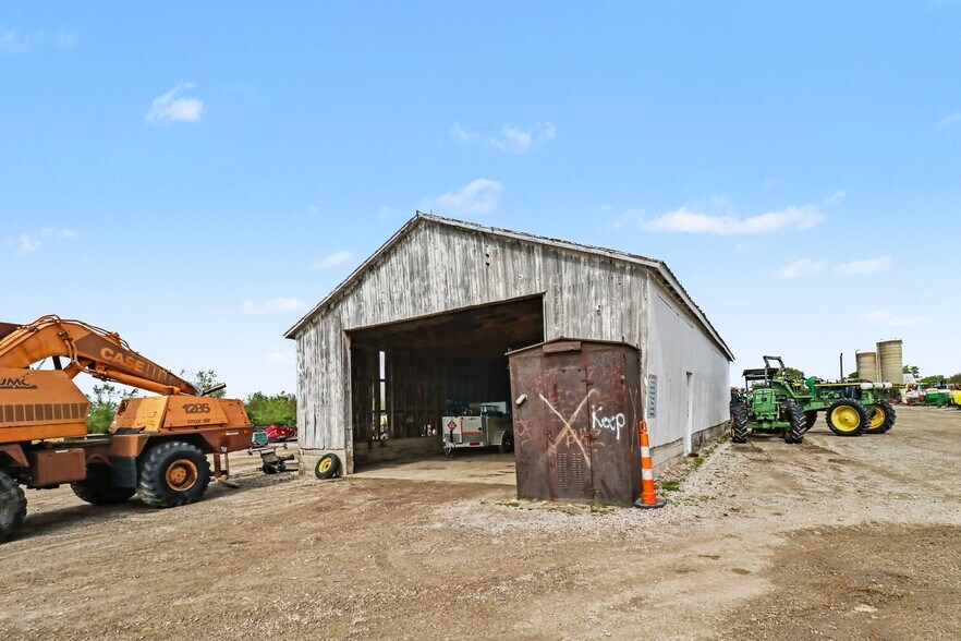 More Photos Of 4685 W US Route 20, Gibsonburg Light Distribution For Sale