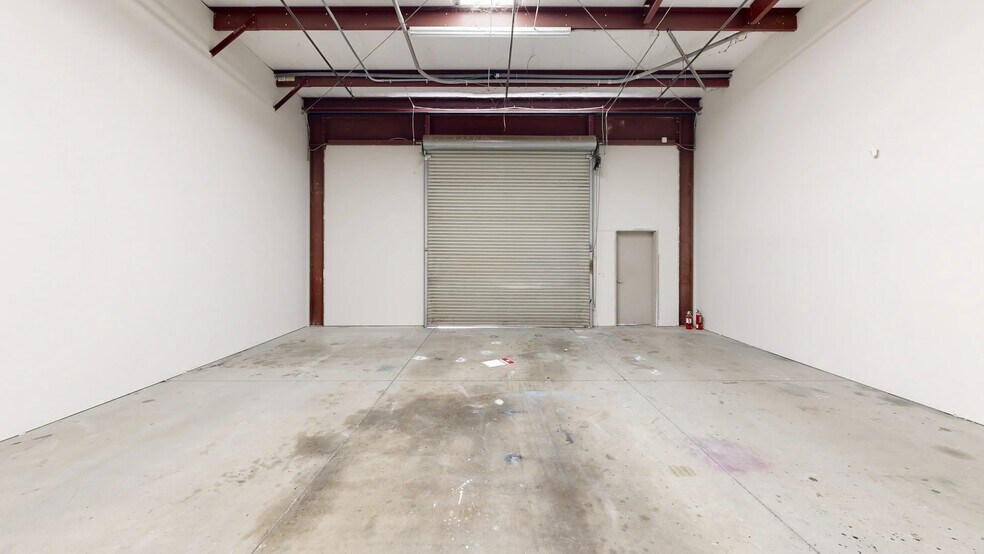 More Photos Of 5850 E Shields Ave, Fresno Warehouse For Lease