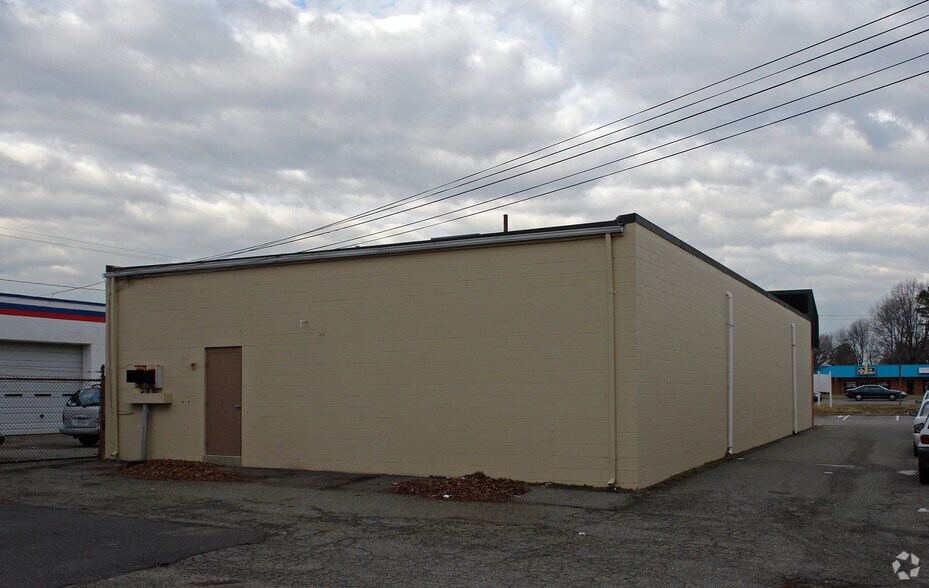 More Photos Of 3009 W Mercury Blvd, Hampton Freestanding For Lease