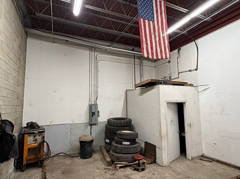 More Photos Of 25 Sullivan Rd, Billerica Flex For Lease