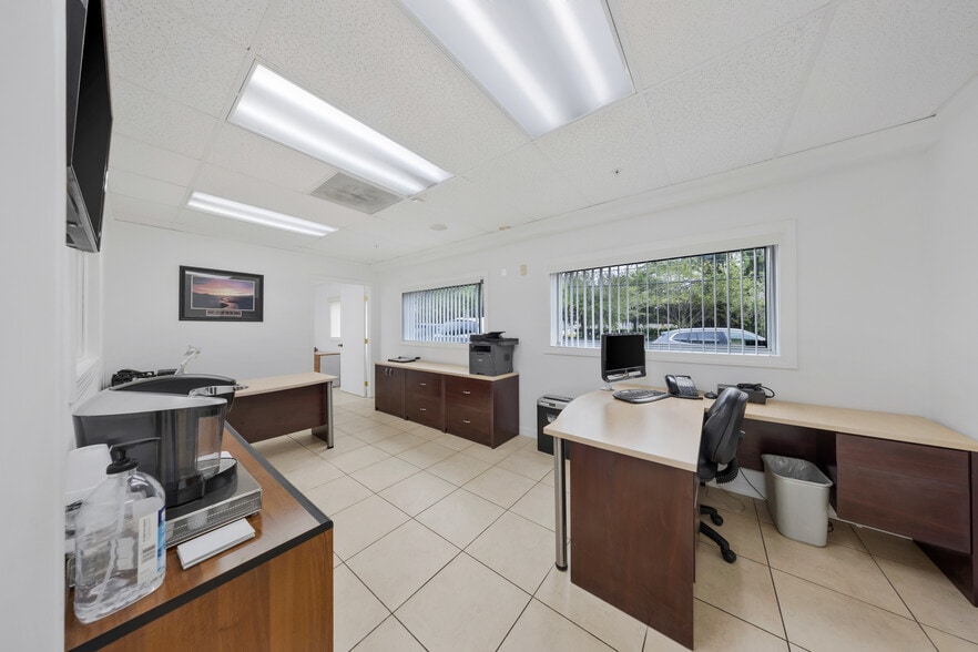 More Photos Of 10800 NW 21st St, Miami Warehouse For Sale