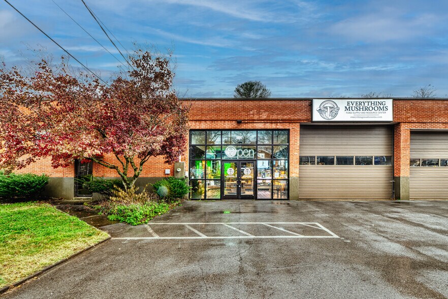 More Photos Of 1004 Sevier Ave, Knoxville Warehouse For Sale