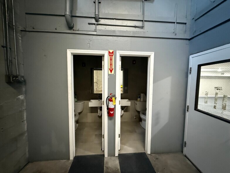 More Photos Of 9610 Harney Rd, Thonotosassa Warehouse For Sale