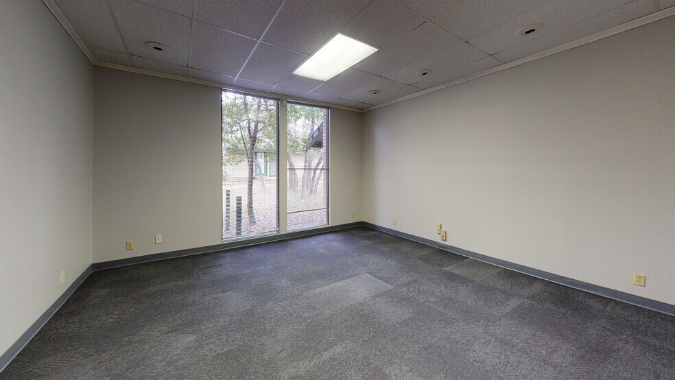 More Photos Of 2525 Wallingwood Dr, Austin Unknown For Lease