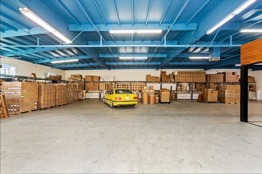 More Photos Of 21314-21316 Sherman Way, Canoga Park Service For Lease