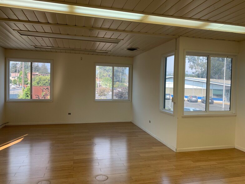 More Photos Of 5353 Claremont Ave, Oakland Research And Development For Lease