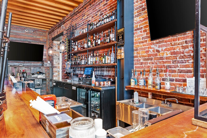 More Photos Of 219-221 N Parler Ave, Saint George Restaurant For Sale