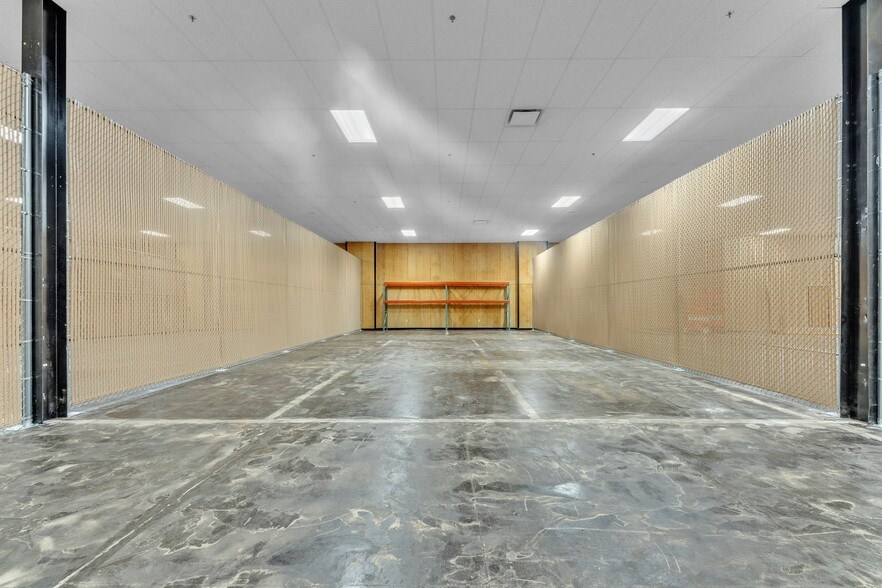 More Photos Of 2150 Garden of the Gods Rd, Colorado Springs Showroom For Sale