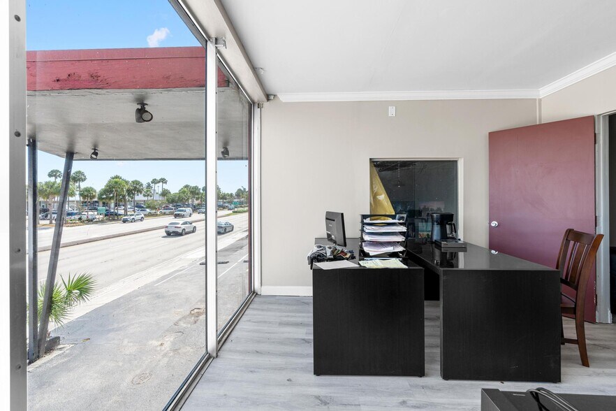 More Photos Of 1500 E Commercial Blvd, Fort Lauderdale Freestanding For Lease