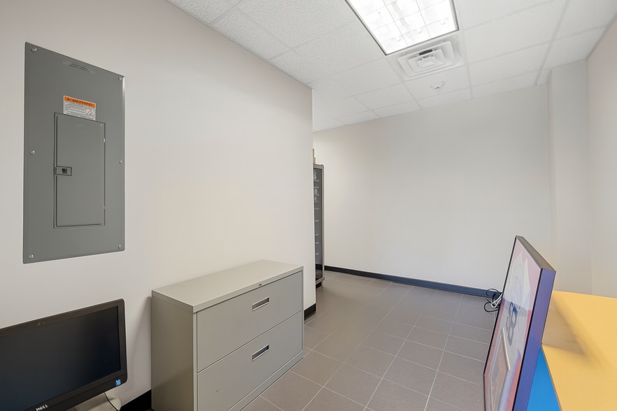 More Photos Of 251-255 Andover St, Peabody Storefront For Lease