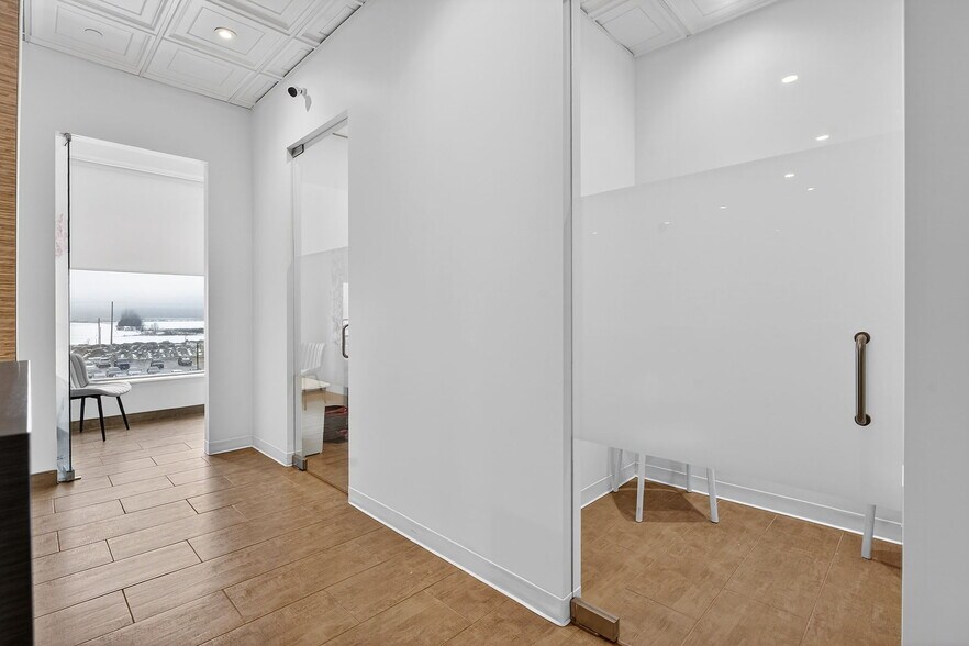 More Photos Of 3075 Hospital Gate, Oakville Medical For Lease