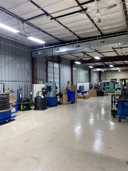 More Photos Of 2302 Spring Ridge Dr, Spring Grove Manufacturing For Sale