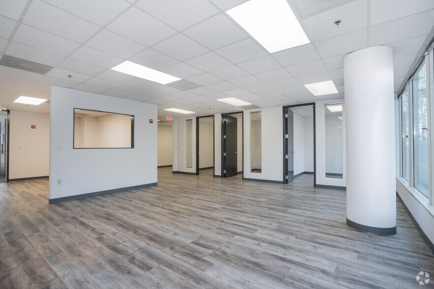 More Photos Of 3675 Crestwood Pkwy NW, Duluth Office Residential For Lease