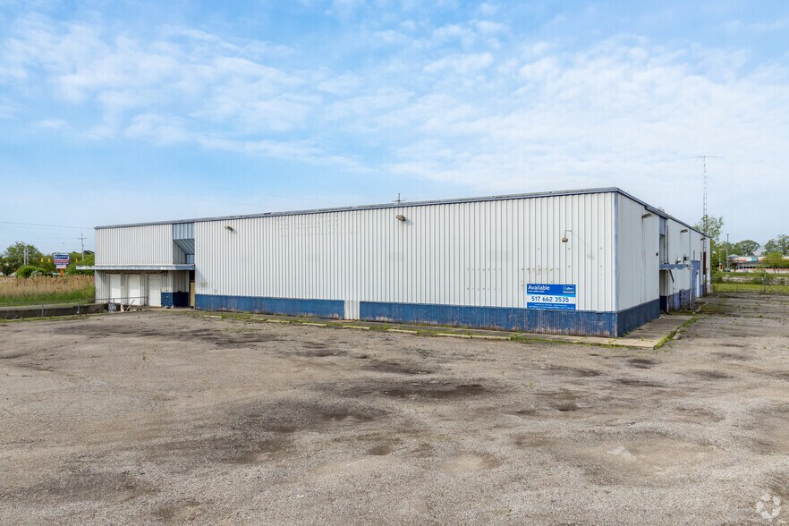 More Photos Of 3070 S Linden Rd, Flint Distribution For Lease