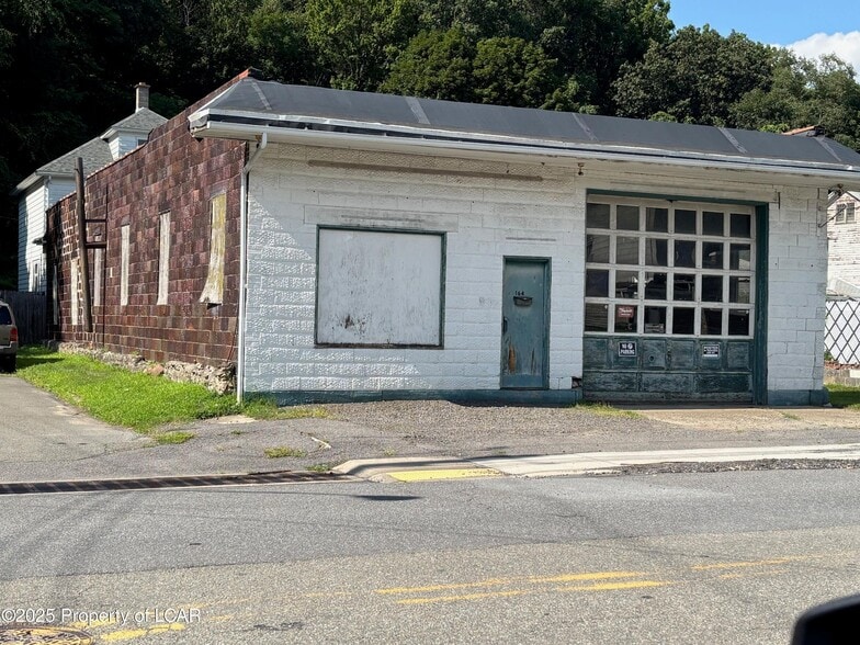 Primary Photo Of 164 W Main St, Glen Lyon Auto Repair For Sale