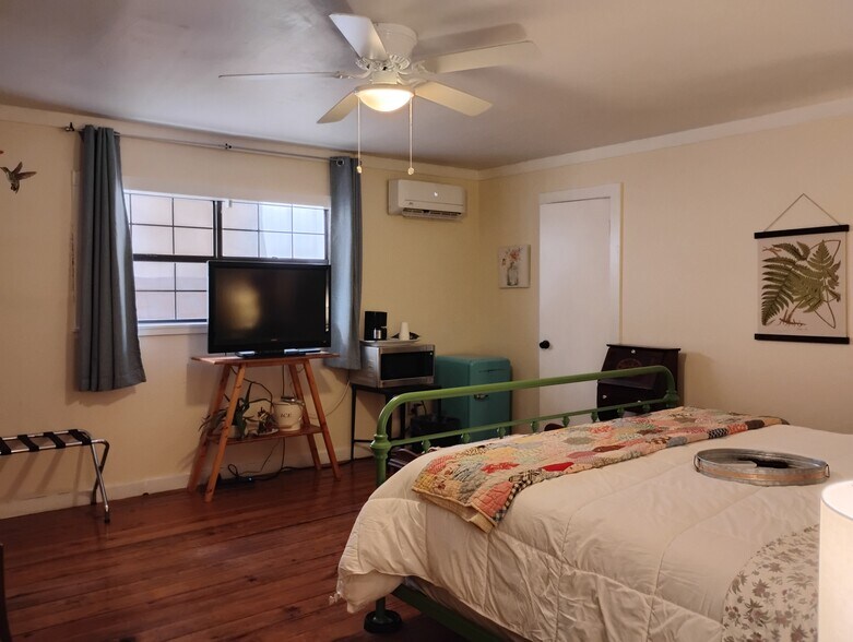 More Photos Of 111 N State St, Fort Davis Hotel For Sale