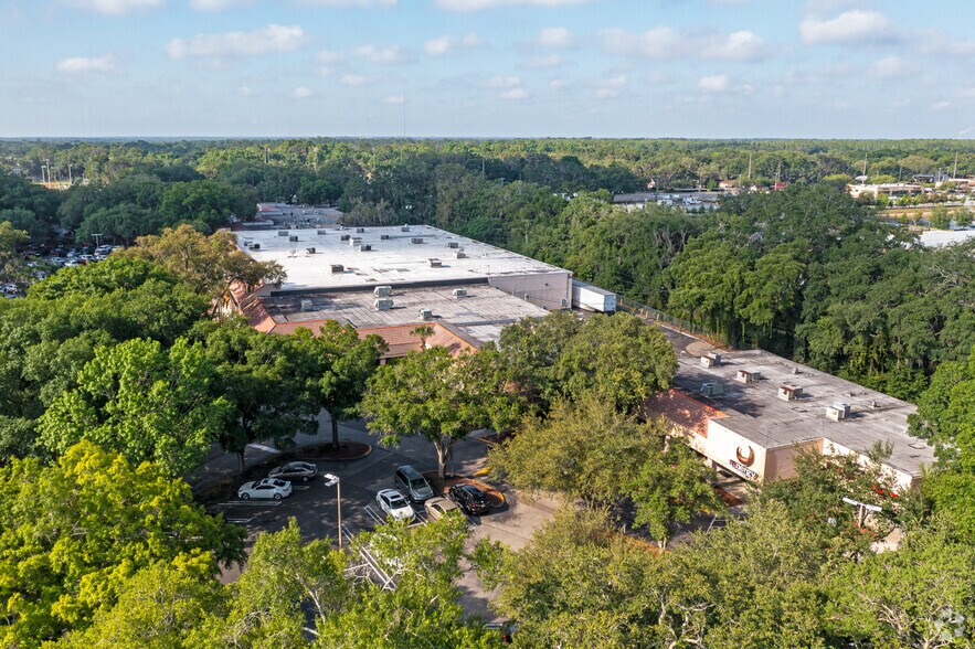 More Photos Of 3210-3248 Lithia Pinecrest Rd, Valrico General Retail For Lease