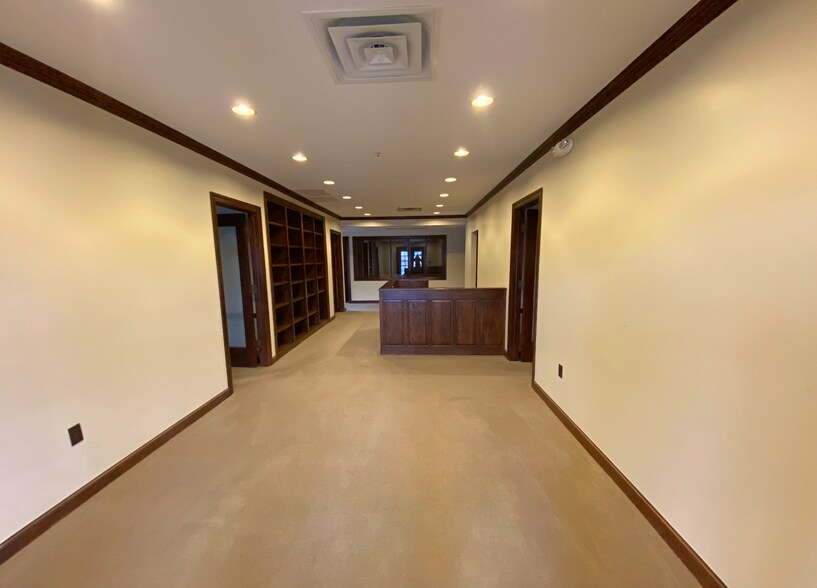 More Photos Of 6226 E 101st St, Tulsa Office For Sale