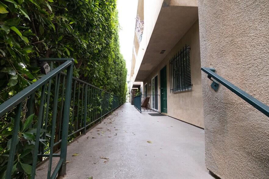 More Photos Of 1041 9th St, Santa Monica Apartments For Sale