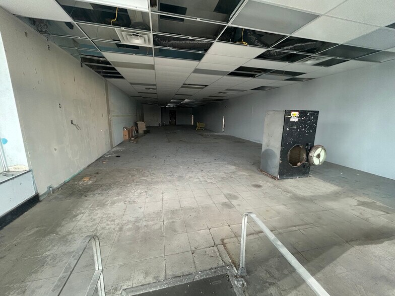More Photos Of 1515 Washington Blvd, Mckeesport Storefront For Sale