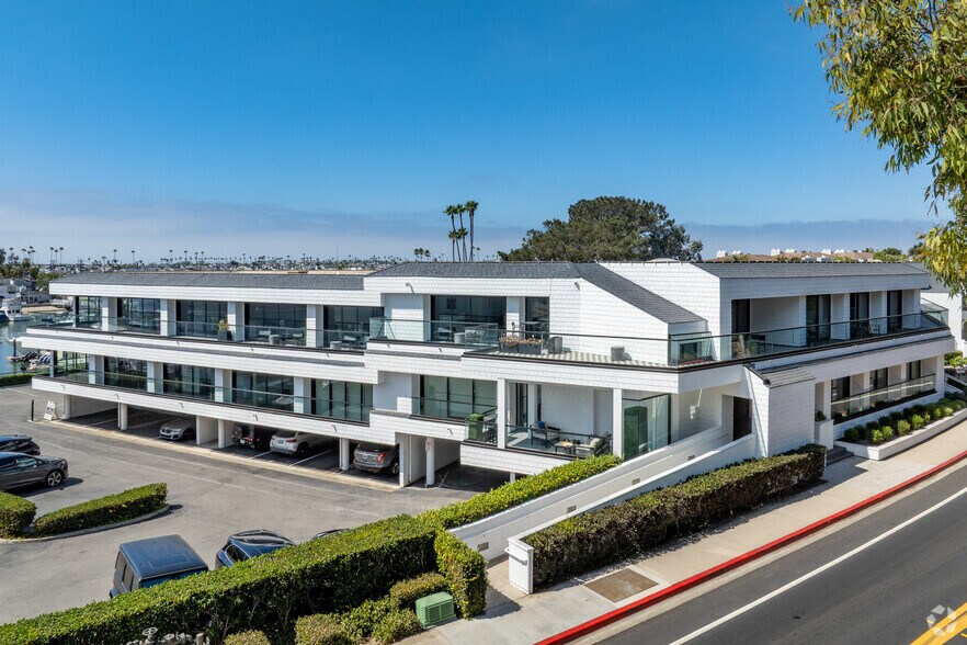 More Photos Of 1111 Bayside Dr, Corona Del Mar Office For Lease
