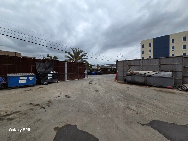 More Photos Of 4520 S Western Ave, Los Angeles General Retail For Sale