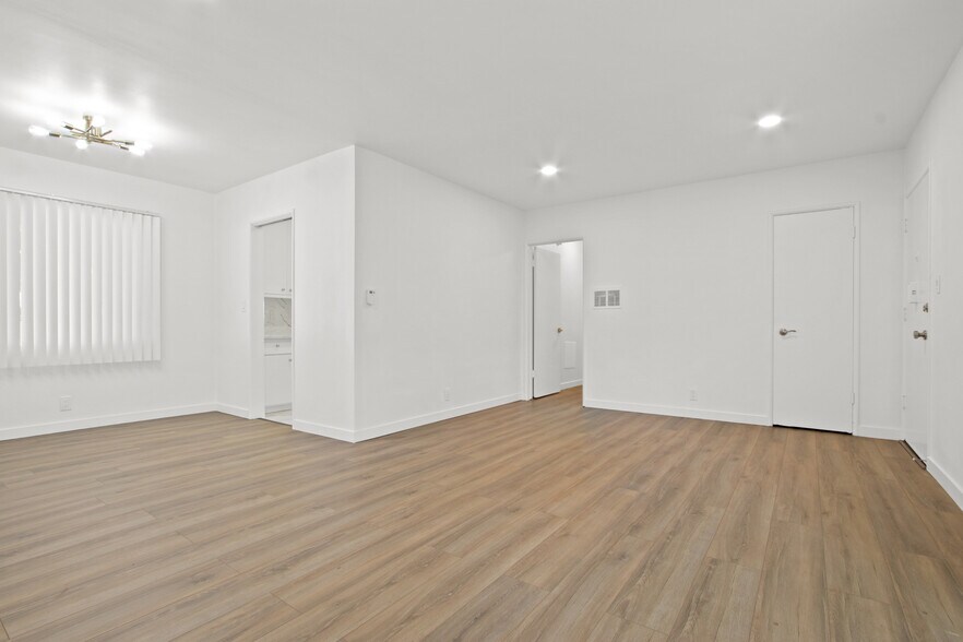 More Photos Of 1118 S Fairfax Ave, Los Angeles Apartments For Sale