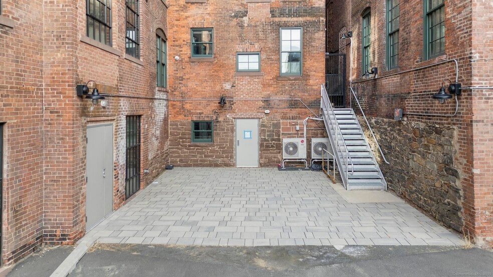 More Photos Of 111 Allyn St, Hartford Apartments For Lease