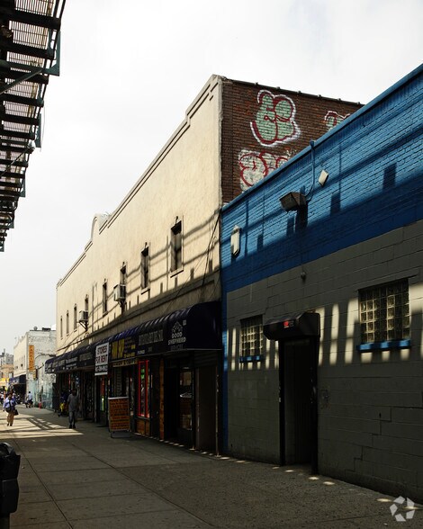 More Photos Of 1995-2003 Jerome Ave, Bronx Storefront Retail Office For Lease